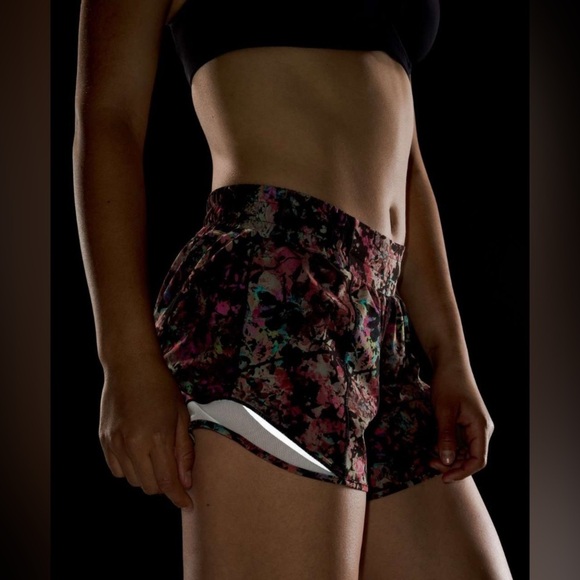 Lululemon Hotty Hot Low-Rise Lined Short 4" Stencil Blossom Red Multi/Sheer Blue - Picture 2 of 12